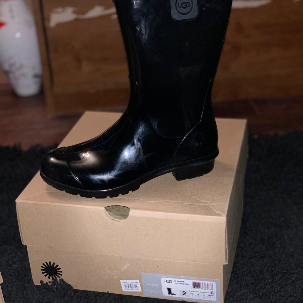 Boots - Picture 2 of 3